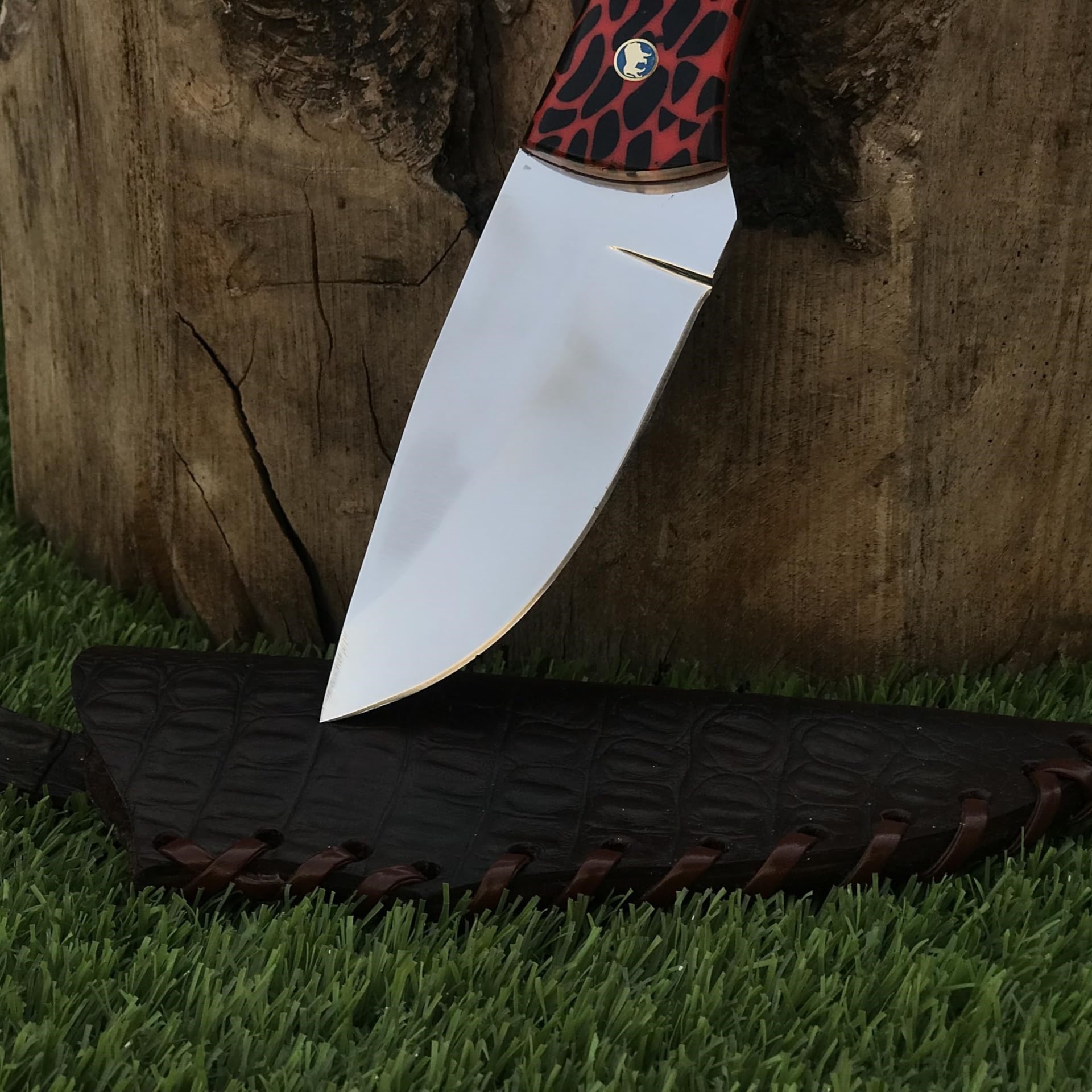 Honeycomb Pattern Red Resin Handle with Lion Brass Mosaic Pins & D2 Steel Hunting Knife with Sheath Honeycomb Pattern Red Resin Handle with Lion Brass Mosaic Pins & D2 Steel Hunting Knife with Sheath - Image 2