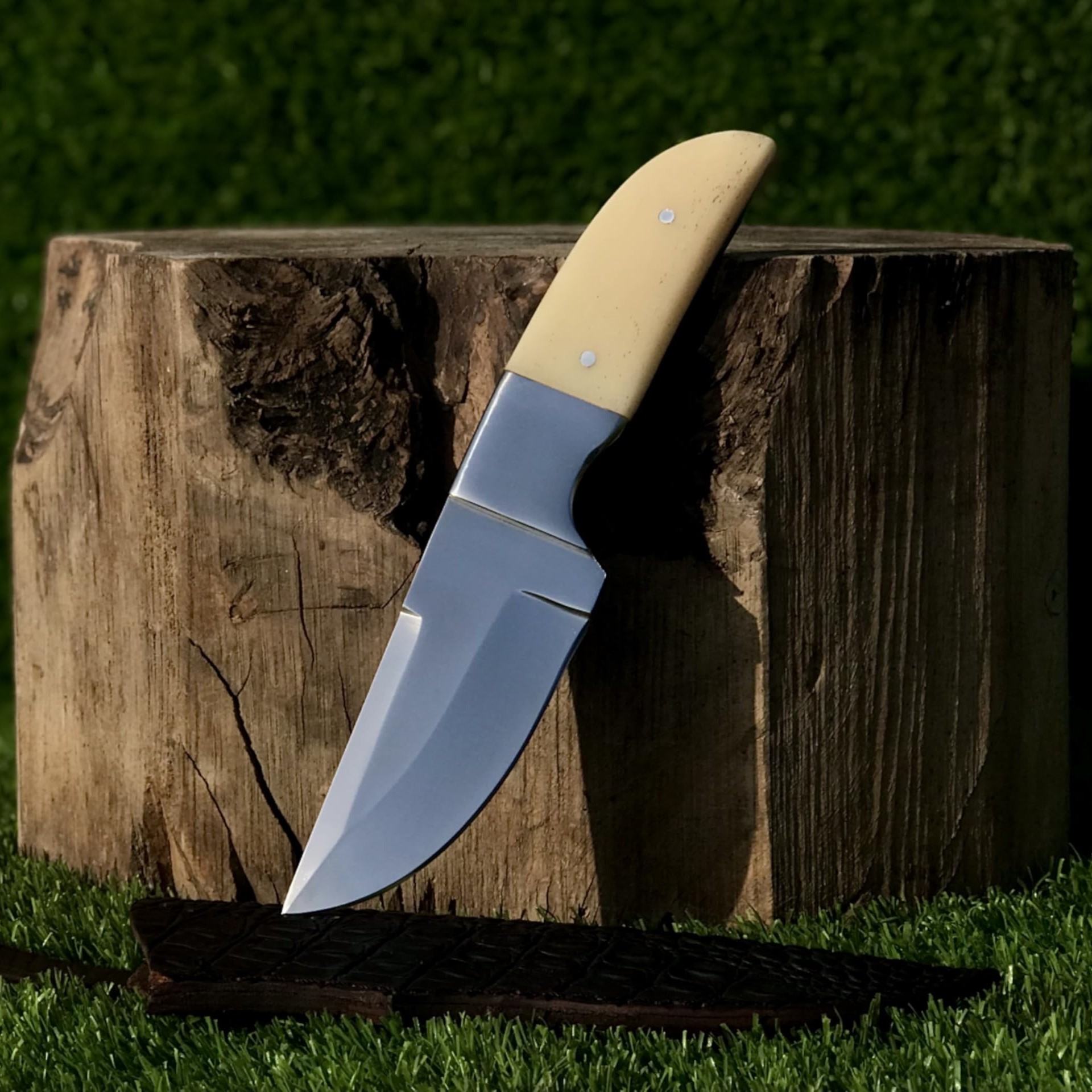 Outdoor Adventure 10'' Hunting & Skinning Full Tang Knife With Crocodile Leather Sheath Outdoor Adventure 10'' Hunting & Skinning Full Tang Knife With Crocodile Leather Sheath