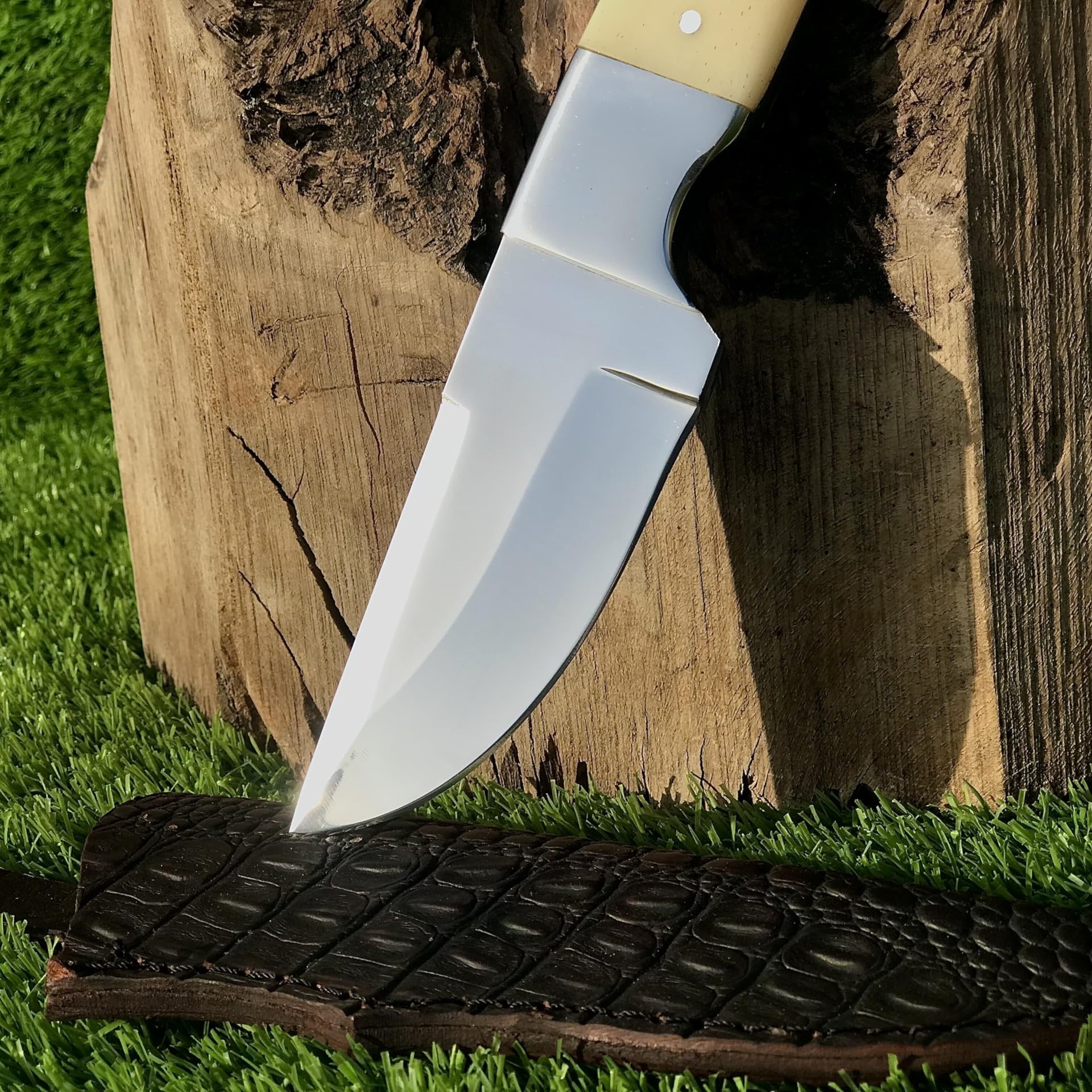 Outdoor Adventure 10'' Hunting & Skinning Full Tang Knife With Crocodile Leather Sheath Outdoor Adventure 10'' Hunting & Skinning Full Tang Knife With Crocodile Leather Sheath - Image 2