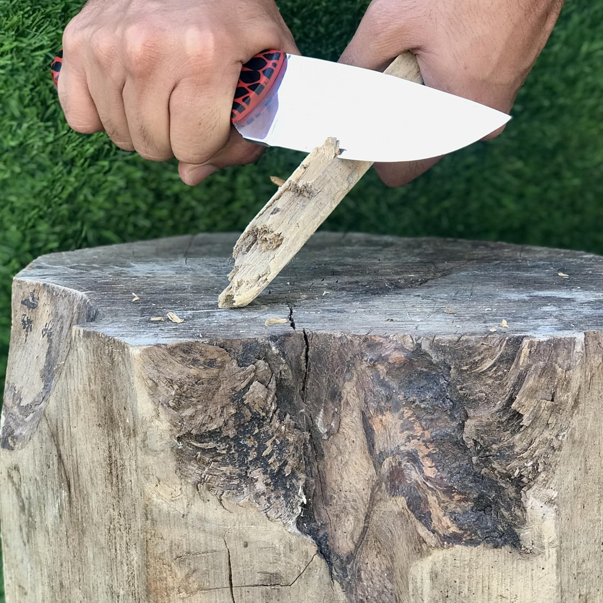 Honeycomb Pattern Red Resin Handle with Lion Brass Mosaic Pins & D2 Steel Hunting Knife with Sheath Honeycomb Pattern Red Resin Handle with Lion Brass Mosaic Pins & D2 Steel Hunting Knife with Sheath - Image 5